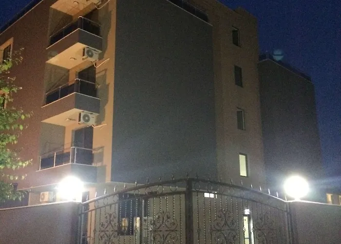 Ξενοδοχείο με διαμερίσματα Palm Deluxe Σάνι Μπιτς