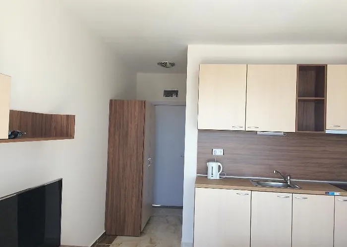 Ξενοδοχείο με διαμερίσματα Palm Deluxe 4*